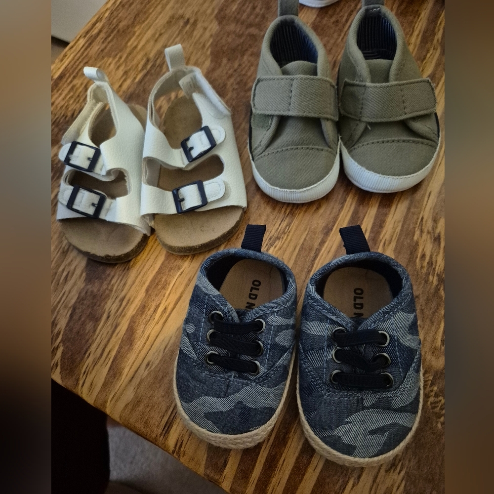 Old Navy Camouflage and Neutral Baby Shoe Set